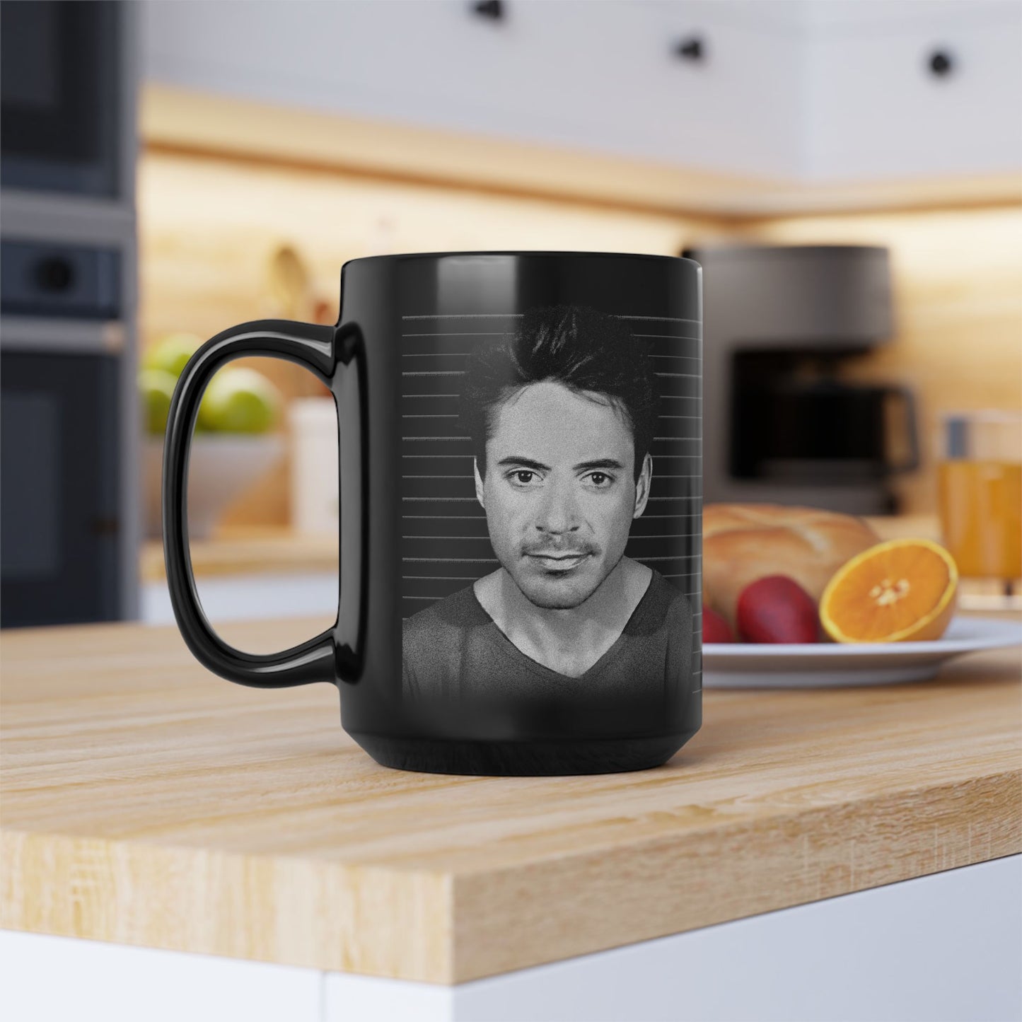 Robert – Mug Shot – Schwarze Kaffeetasse – 15 oz