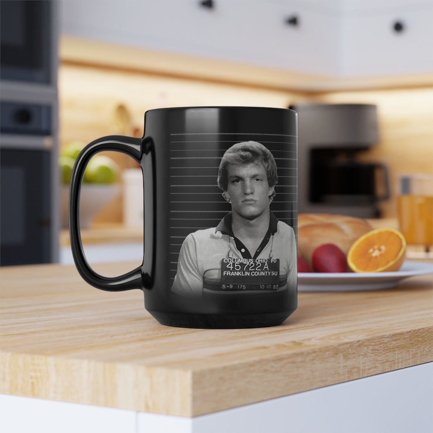 Woodie – Mug Shot – Schwarze Kaffeetasse – 15 oz 