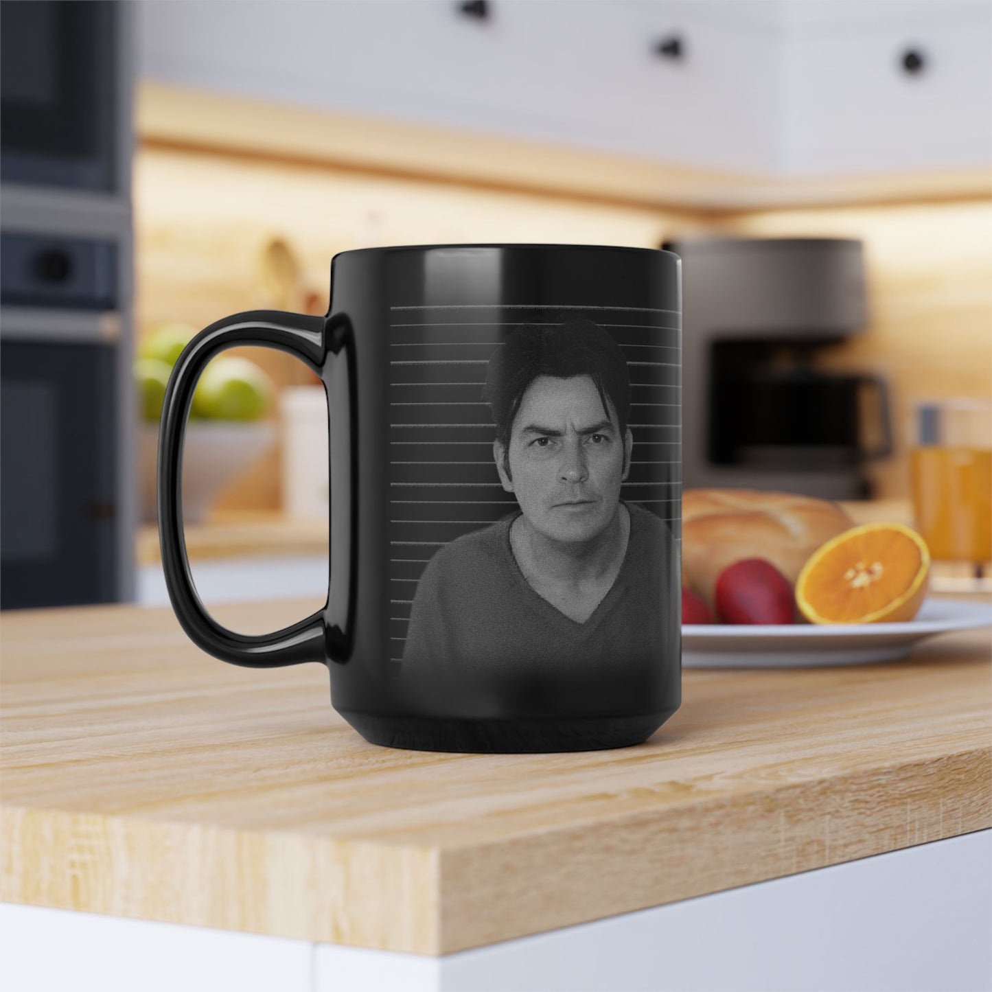 Charlie – Mug Shot Schwarze Kaffeetasse – 15oz 